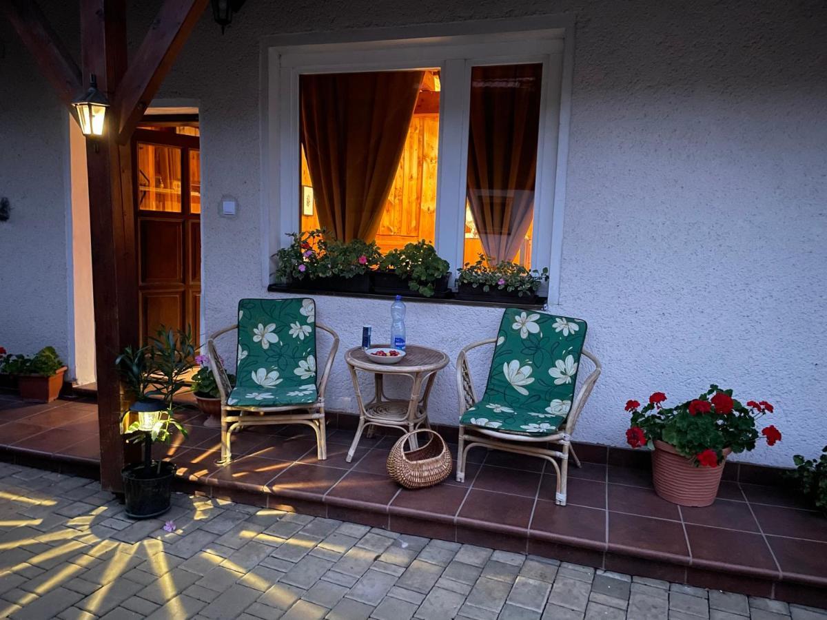 Cosy Apartment In Family Compound Turany ภายนอก รูปภาพ