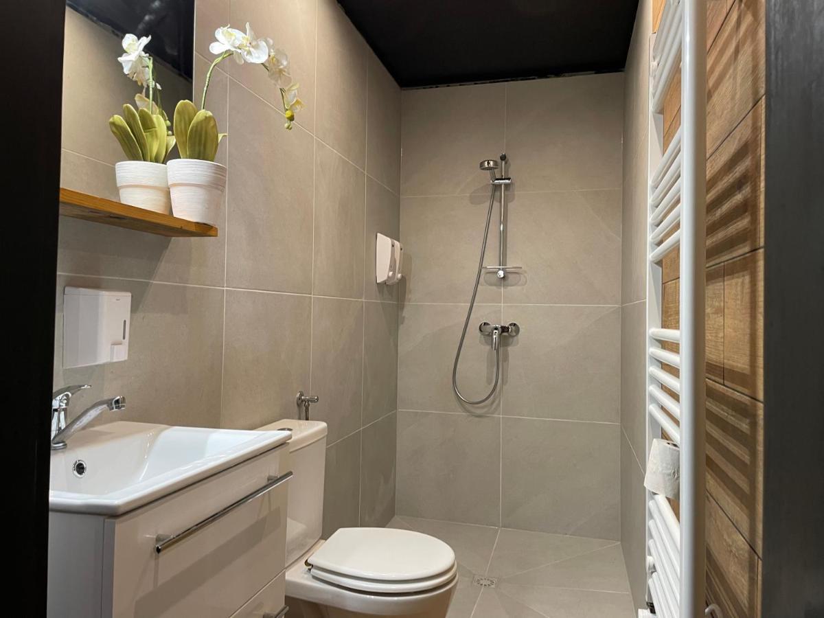 Cosy Apartment In Family Compound Turany ภายนอก รูปภาพ